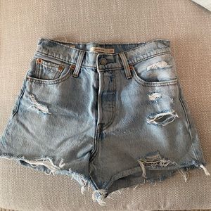 Levi jean shorts size 26